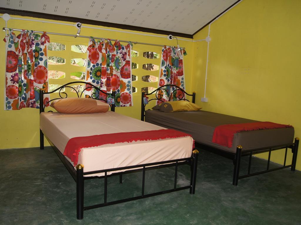 Dorm Des Fleurs Hostel Khao Lak Zewnętrze zdjęcie